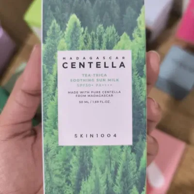 SKIN1004 MADAGASCAR CENTELLA TEA-TRICA SOOTHING SUN MILK SPF50+